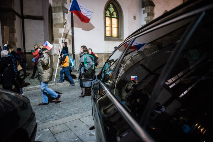 Pochod Postavme se rozvratu institucí, autor Tomáš Hrivňák