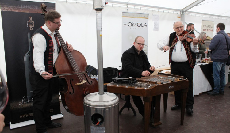 Slavnosti moravského uzeného na hradě Veveří navštívilo o víkendu 5 tisíc lidí