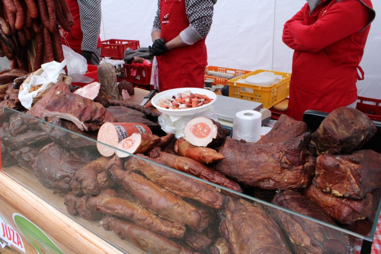 Slavnosti moravského uzeného na hradě Veveří navštívilo o víkendu 5 tisíc lidí