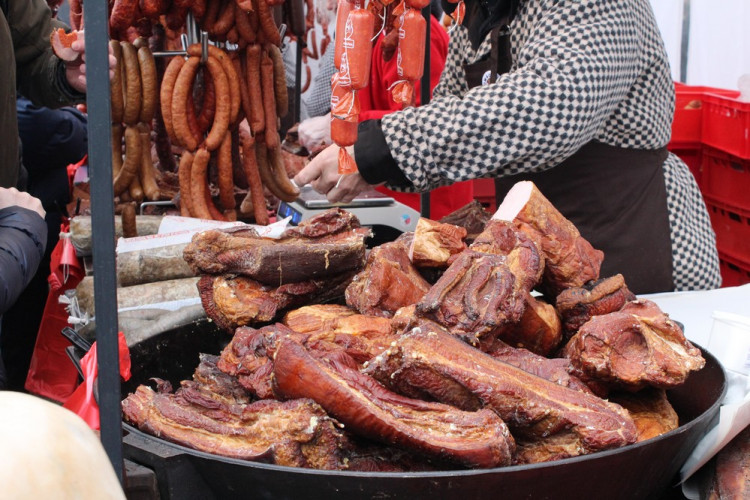 Slavnosti moravského uzeného na hradě Veveří navštívilo o víkendu 5 tisíc lidí