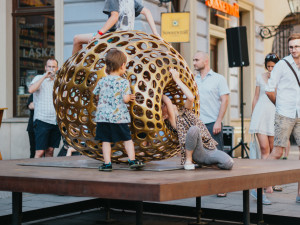 FOTO: Kapsule nově zdobí Galerii Šilingrák