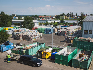 Tam, kde končí odpadky. Reportáž z vyškovské třídírny Respono, autor: Tomáš Valnoha