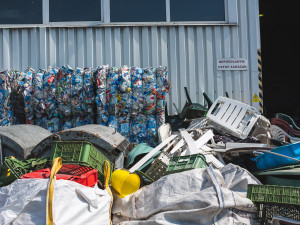 Tam, kde končí odpadky. Reportáž z vyškovské třídírny Respono, autor: Tomáš Valnoha