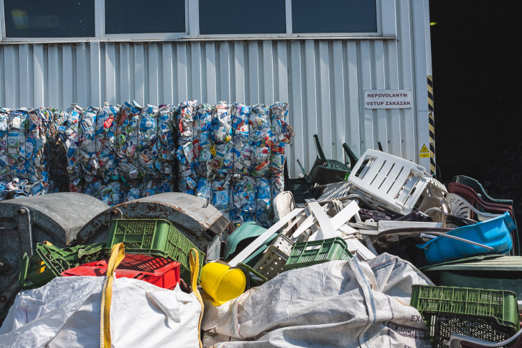 Tam, kde končí odpadky. Reportáž z vyškovské třídírny Respono, autor: Tomáš Valnoha
