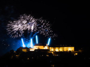 FOTO: Óda na šťastný let. Ohňostroj nad Špilberkem rozzářil noční oblohu