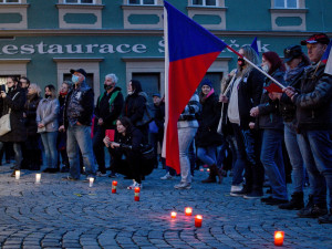 Demonstrace za zrušení opatření proti koronaviru, Zelný trh, 17. listopadu 2020. autor: Petr Bezděk