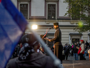 Demonstrace za zrušení opatření proti koronaviru, Zelný trh, 17. listopadu 2020. autor: Petr Bezděk