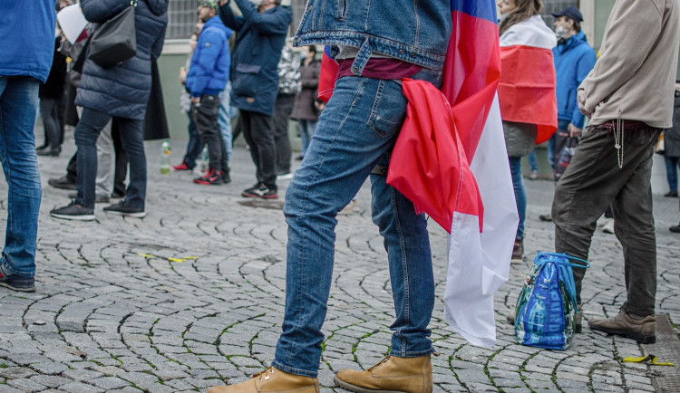 Demonstrace za zrušení opatření proti koronaviru, Zelný trh, 17. listopadu 2020. autor: Petr Bezděk