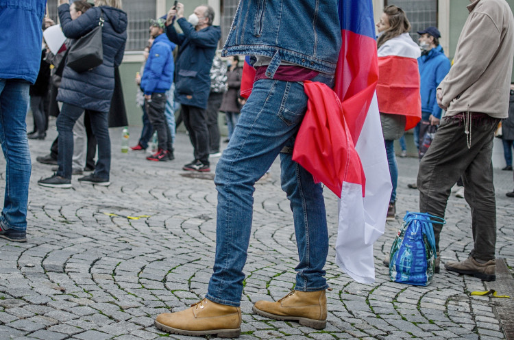 Demonstrace za zrušení opatření proti koronaviru, Zelný trh, 17. listopadu 2020. autor: Petr Bezděk