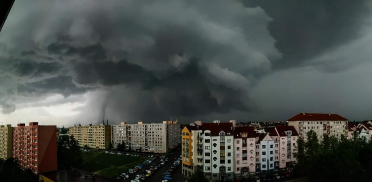 Apokalypsa. Jižní Morava zažila tornádo, některé obce jsou zničené