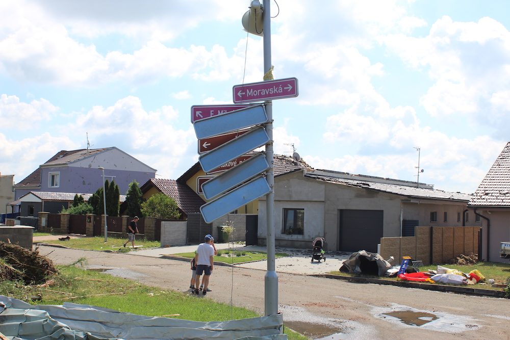 Následky řádění tornáda na Břeclavsku a Hodonínsku