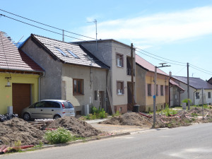 Dělníci z obce stále nezmizeli