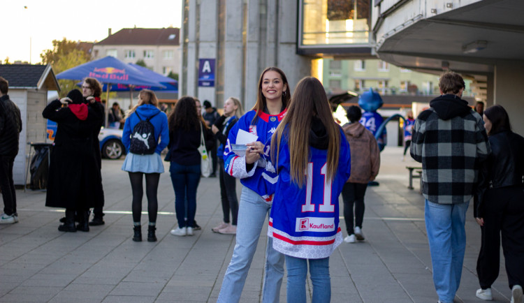 FOTOGALERIE: Podívejte se, jak vypadala atmosféra před hokejovým zápasem MUNI a VUT