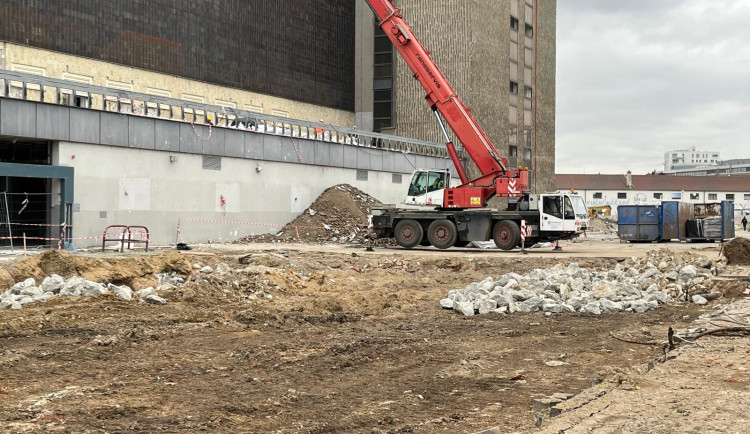 FOTOGALERIE: Bývalý Prior mizí Brňanům před očima. Podívejte se, jak postoupila demolice