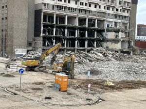 FOTOFALERIE: Bývalý Prior mizí Brňanům před očima. Podívejte se, jak postoupila demolice