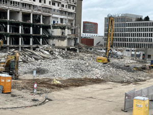 FOTOFALERIE: Bývalý Prior mizí Brňanům před očima. Podívejte se, jak postoupila demolice