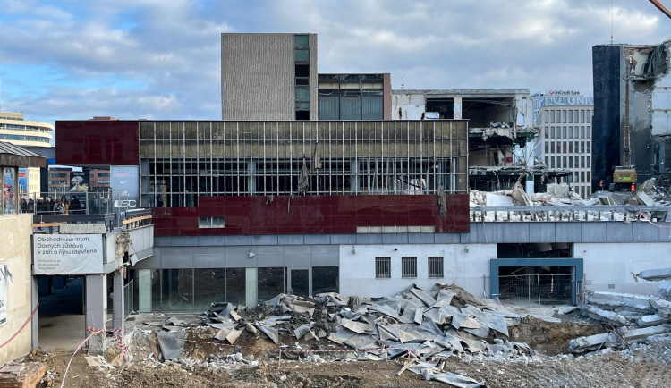 FOTOGALERIE: Bývalý brněnský Prior mizí před očima. Podívejte se, jak postoupila demolice