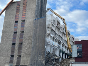 FOTOGALERIE: Bývalý brněnský Prior mizí před očima. Podívejte se, jak postoupila demolice