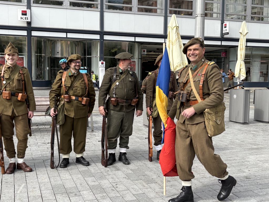 FOTOGALERIE: Brno vzpomíná na konec války. Na náměstí Svobody parkují sovětské tanky