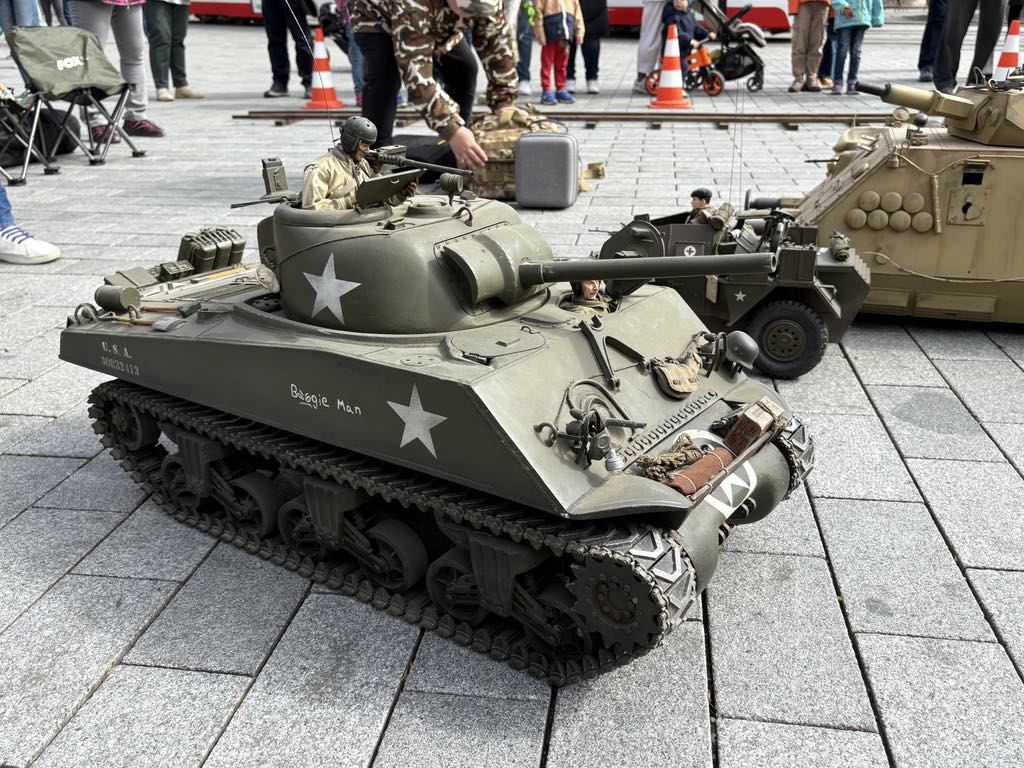 FOTOGALERIE: Brno vzpomíná na konec války. Na náměstí Svobody parkují sovětské tanky