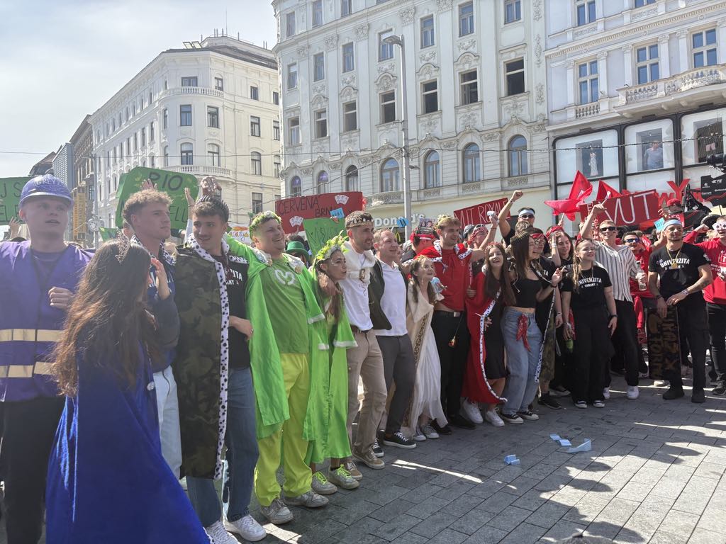 FOTOGALERIE: Studenti roztančili centrum Brna. Tradiční Majáles oslavili ve velkém stylu