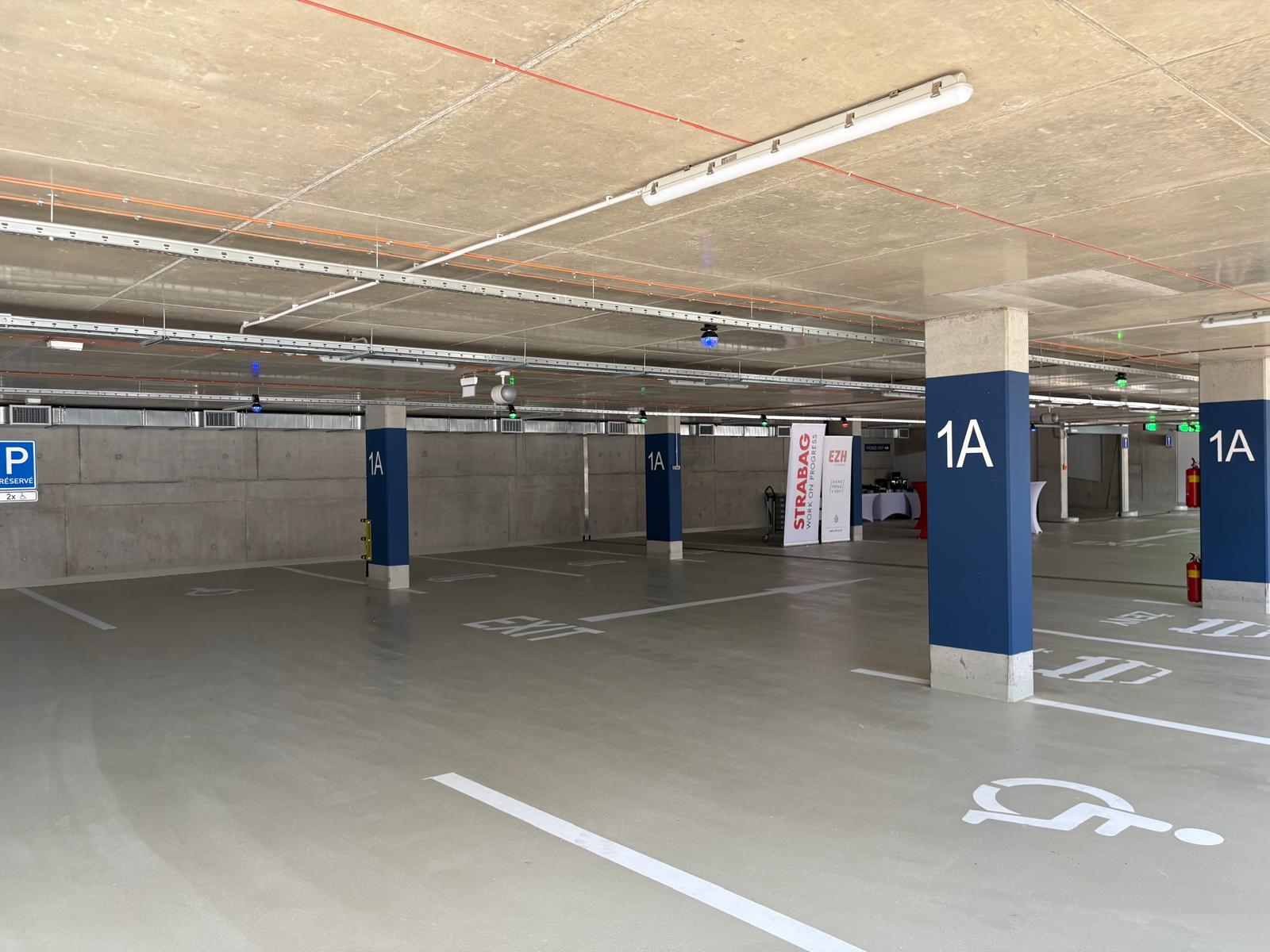 FOTOGALERIE: Veveří má nový parkovací dům. Nechybí bezpečnější místa pro ženy ani cykloboxy