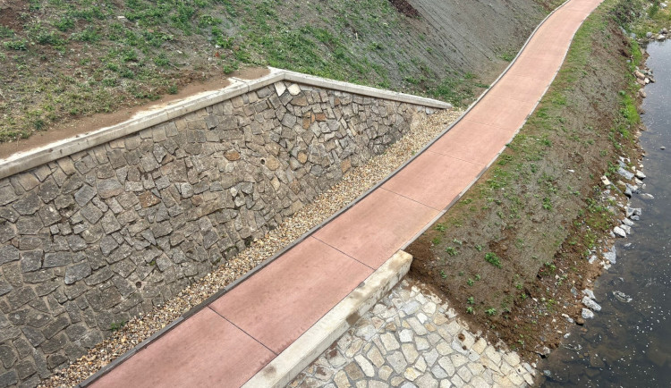 FOTOGALERIE: Stihlo se. Protipovodňová opatření na Poříčí jsou konečně hotová