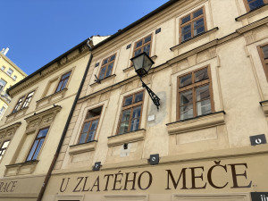 FOTOGALERIE: V domě na Mečové se našly historické malby. Vraťme umění lidem, vyzývá historik