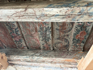 FOTOGALERIE: V domě na Mečové se našly historické malby. Vraťme umění lidem, vyzývá historik