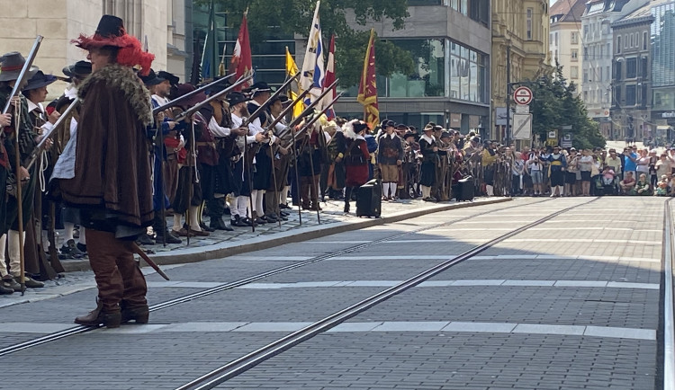 FOTOGALERIE: Brnem prošla historická armáda. Průvod připomněl legendární středověké bitvy
