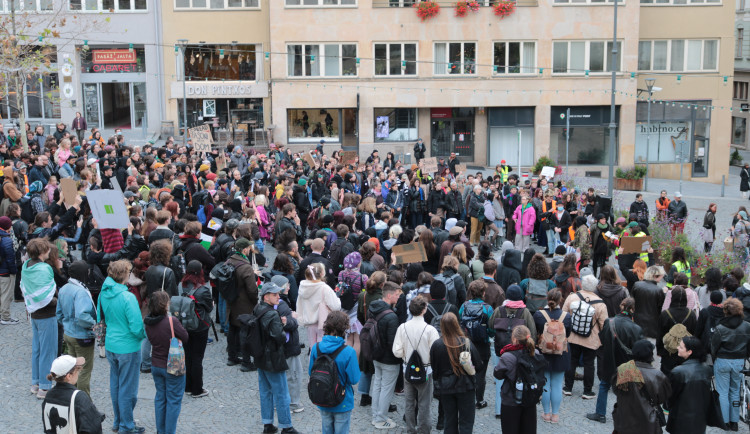 FOTOGALERIE: „Brno proti fašismu!“ skandovaly stovky demonstrantů