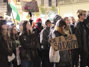 FOTO: Aktivisté protestovali na podporu Šárky, stala se nezvěstnou na cestě do Gazy