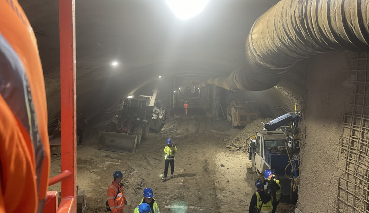 Hranice 100 metrů překonána. Pokračuje ražba průzkumné štoly tunelu Vinohrady