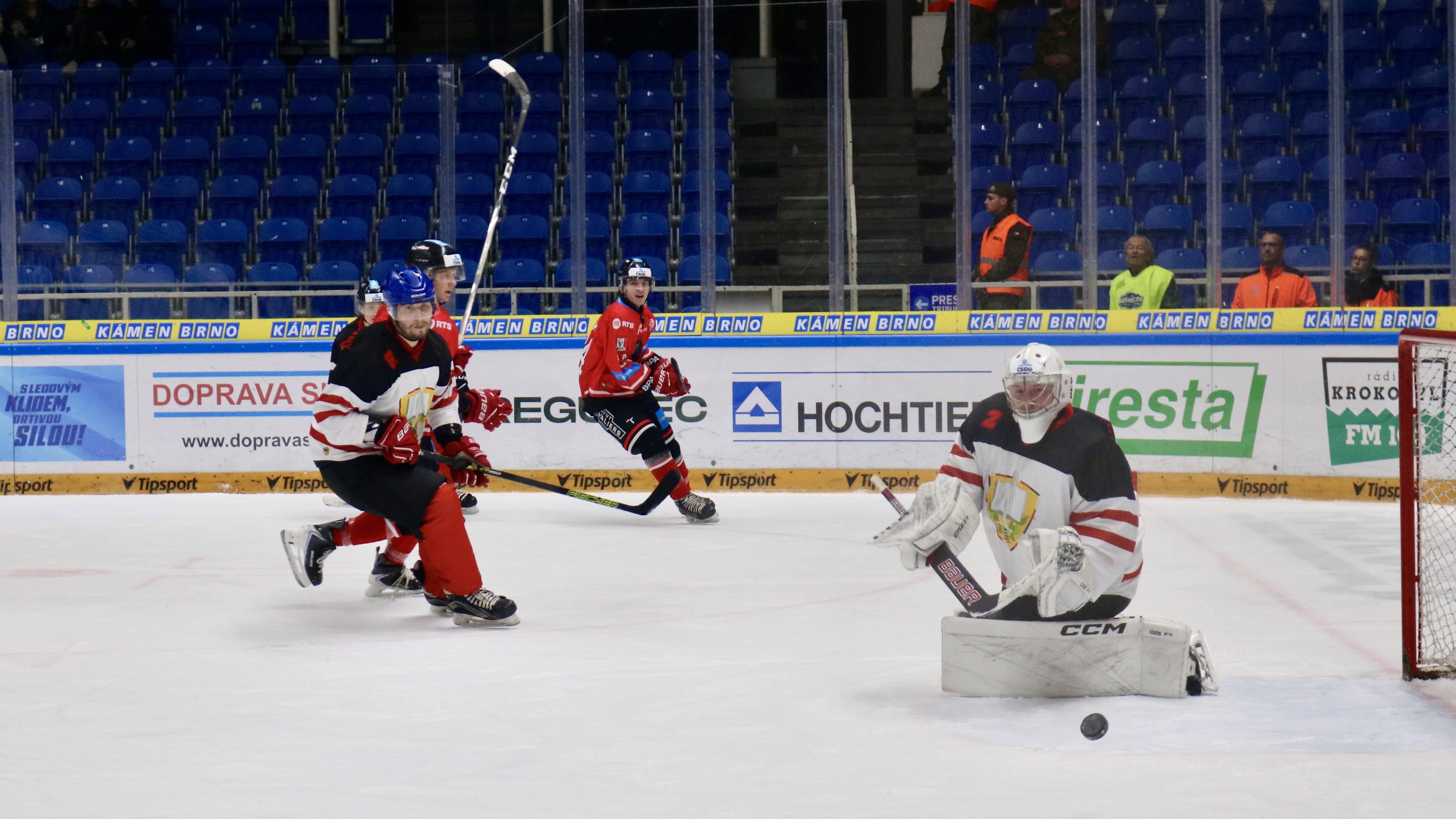 FOTO: Benefiční hokejové utkání proti Univerzitě obrany vyhrálo VUT 7:6