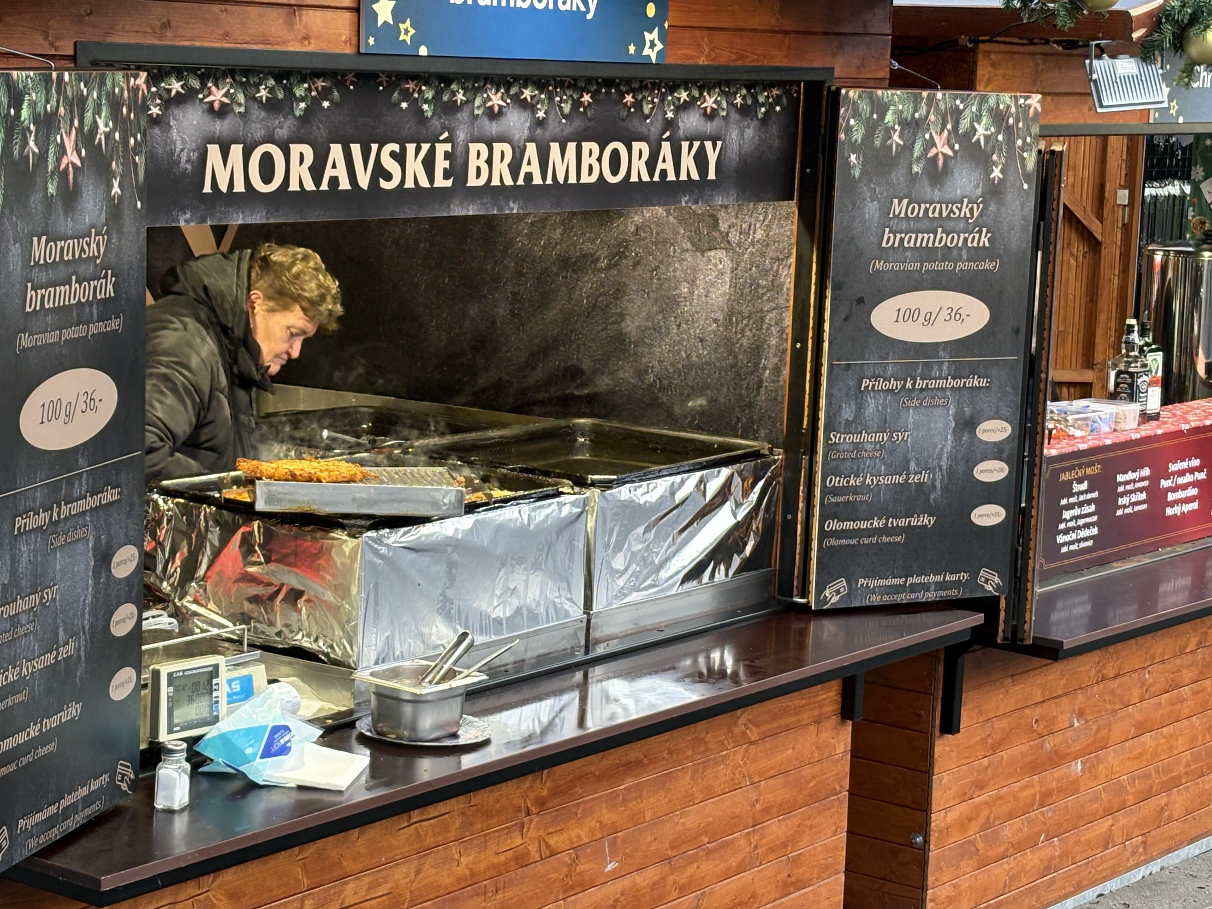FOTO: Kolik stojí svařák, bramborák nebo Turbomošt? Drbna zmapovala ceny na Zelňáku