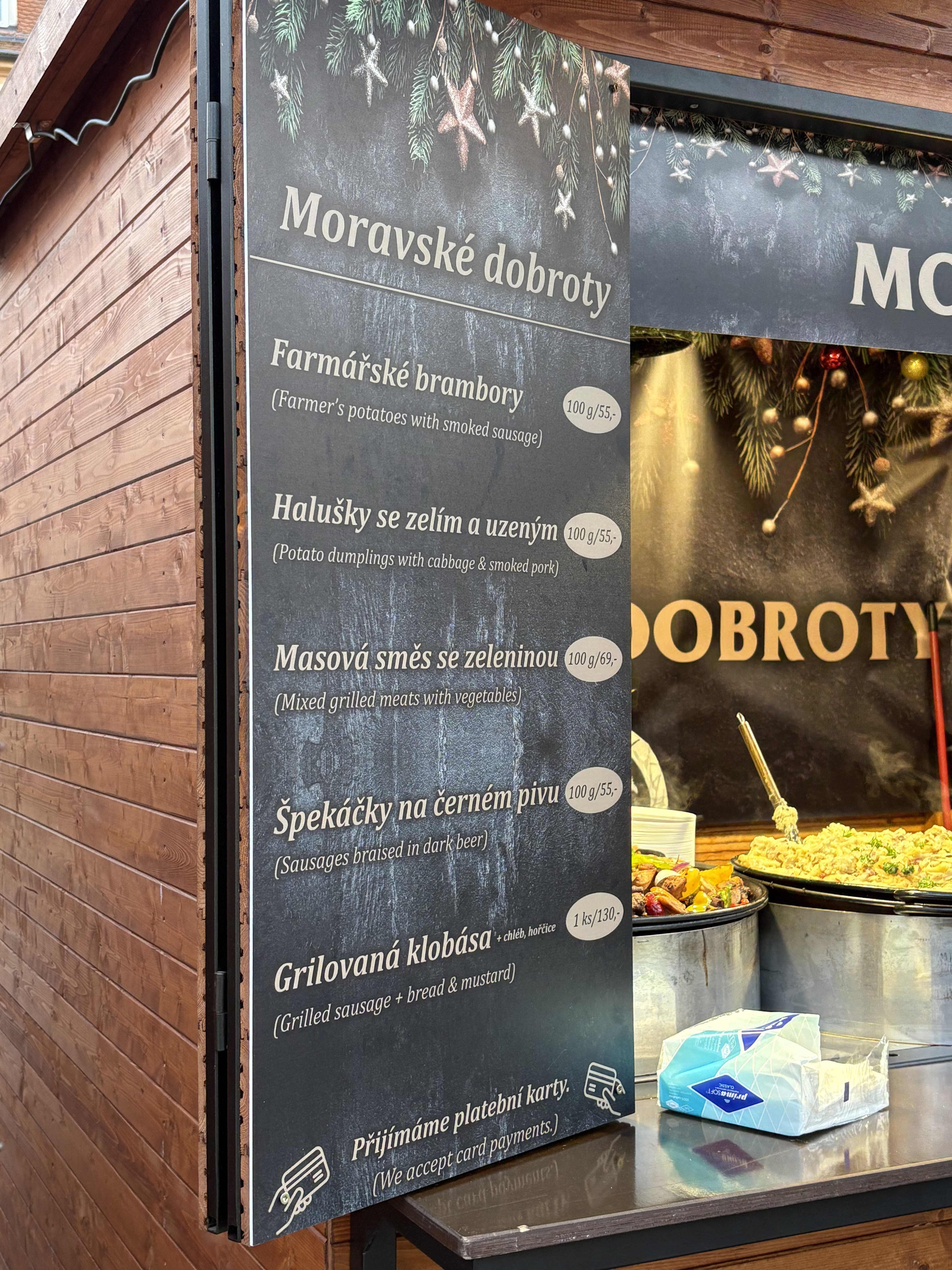 FOTO: Kolik stojí svařák, bramborák nebo Turbomošt? Drbna zmapovala ceny na Zelňáku