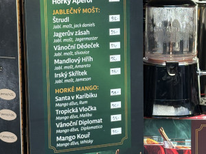 FOTO: Kolik stojí svařák, bramborák nebo Turbomošt? Drbna zmapovala ceny na Zelňáku