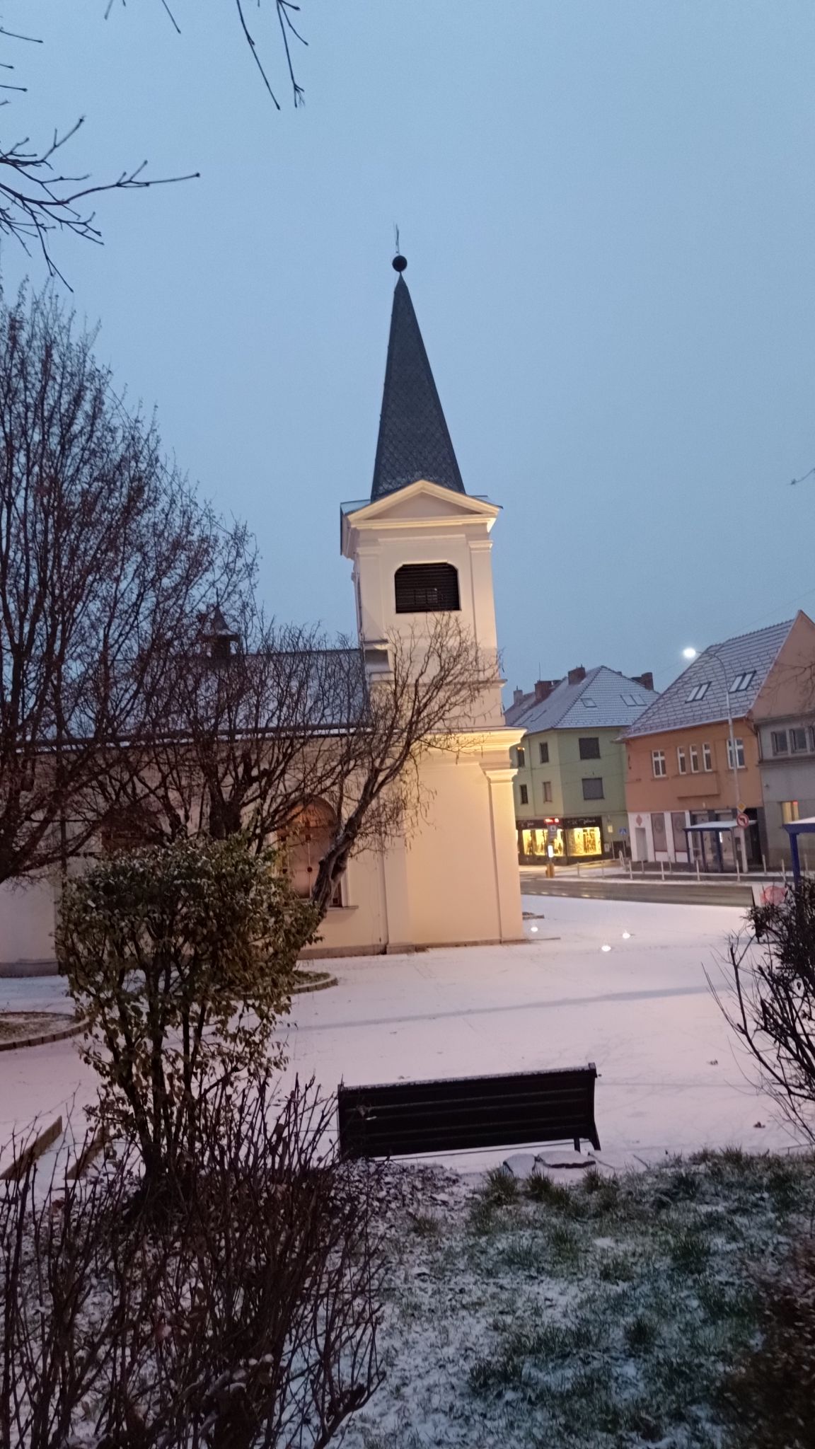 FOTO: Brno a okolí dnes zasypal sníh. Podívejte se, jak to na jižní Moravě vypadalo