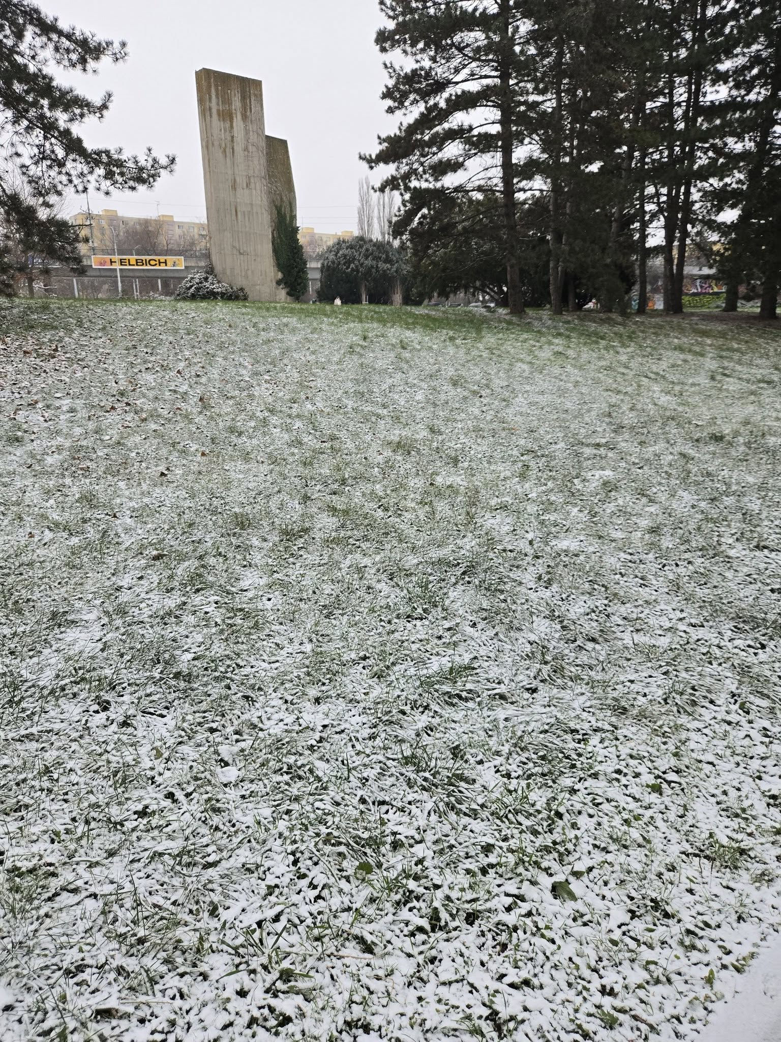FOTO: Brno a okolí dnes zasypal sníh. Podívejte se, jak to na jižní Moravě vypadalo