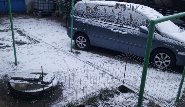 FOTO: Brno a okolí dnes zasypal sníh. Podívejte se, jak to na jižní Moravě vypadalo