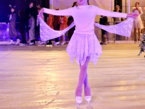 FOTO: Krasobruslaři slavnostně zahájili provoz kluziště na Moravském náměstí