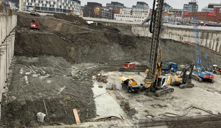 FOTO: Po brněnských Pompejích není ani památky, práce na Dornychu pokračují