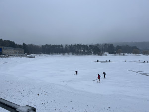 FOTO: Brusle i běžky. Na Pryglu dovádí desítky lidí