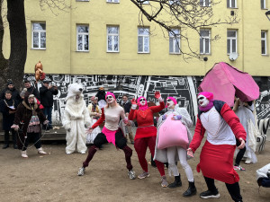 Okolí Káznice ožilo masopustem. Průvod vedla nevěsta s rostoucím břichem