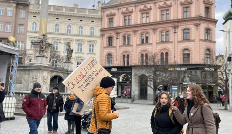 FOTO: Svoboďák praská ve švech. V Brně přišly prezidenta podpořit tisíce lidí