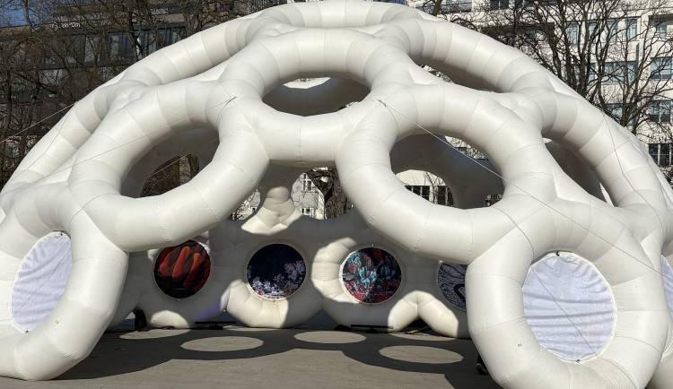 FOTOGALERIE: Moravák obsadila obří nafukovací monstra