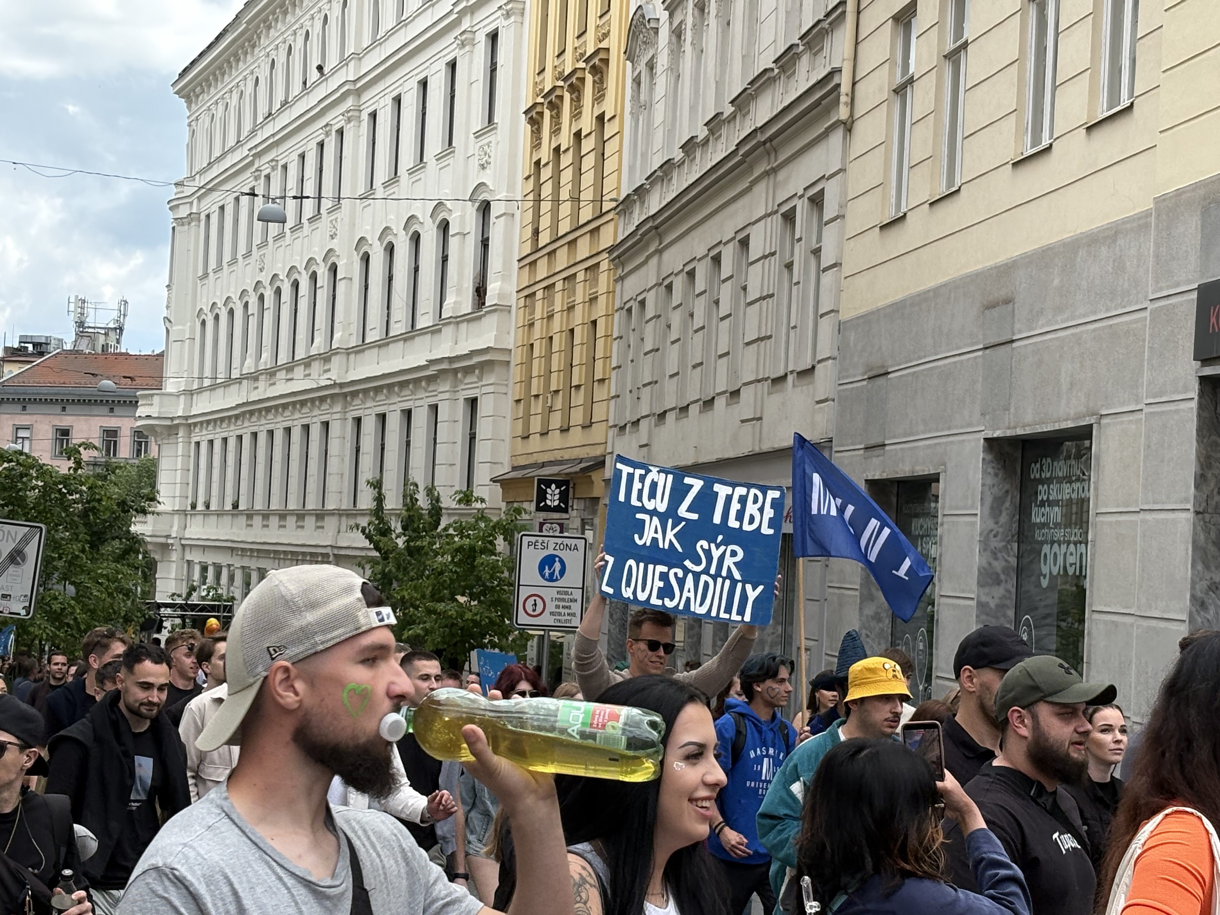 FOTO: V Brně propukly majálesové oslavy. Podívejte se na pestrý průvod