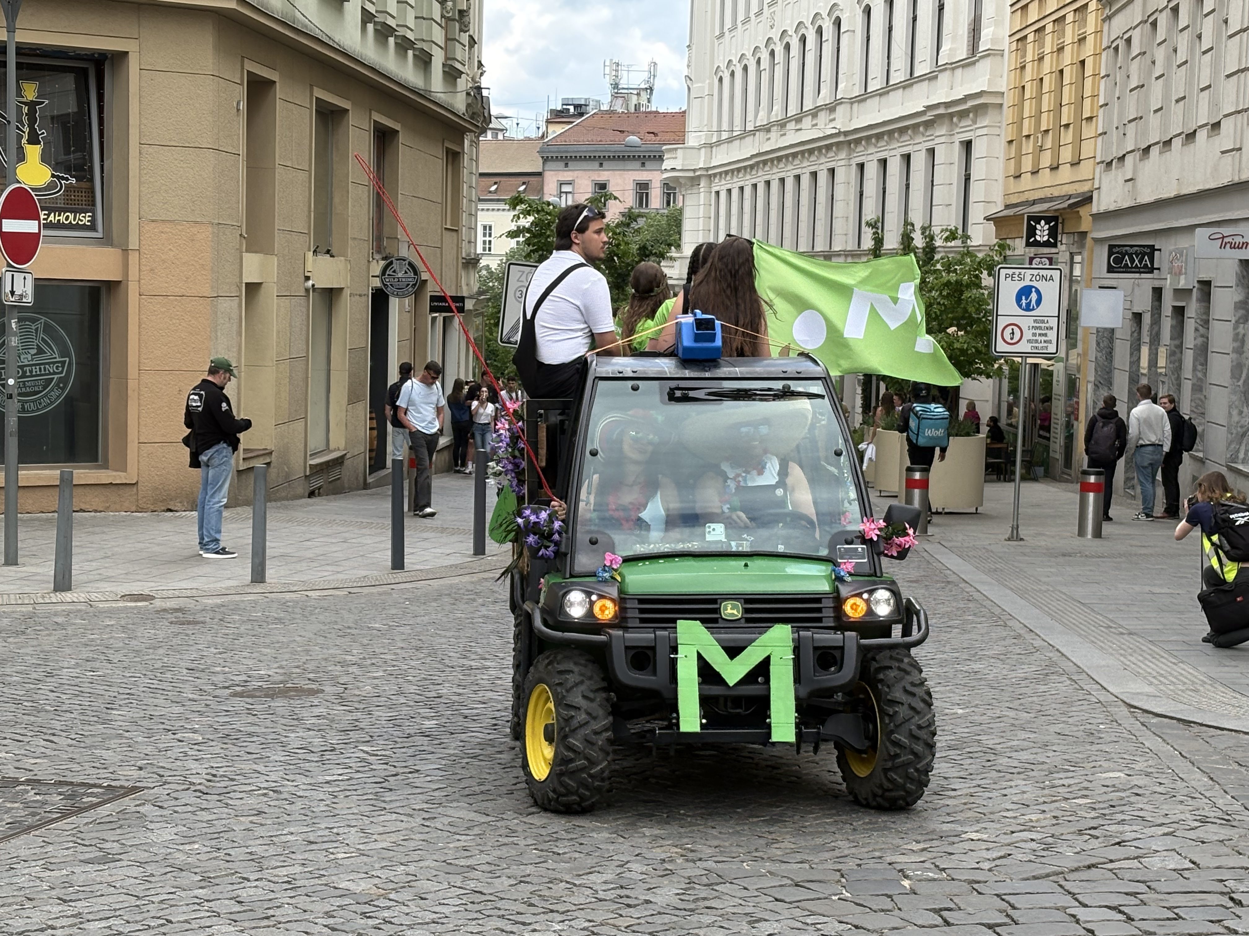 FOTO: V Brně propukly majálesové oslavy. Podívejte se na pestrý průvod