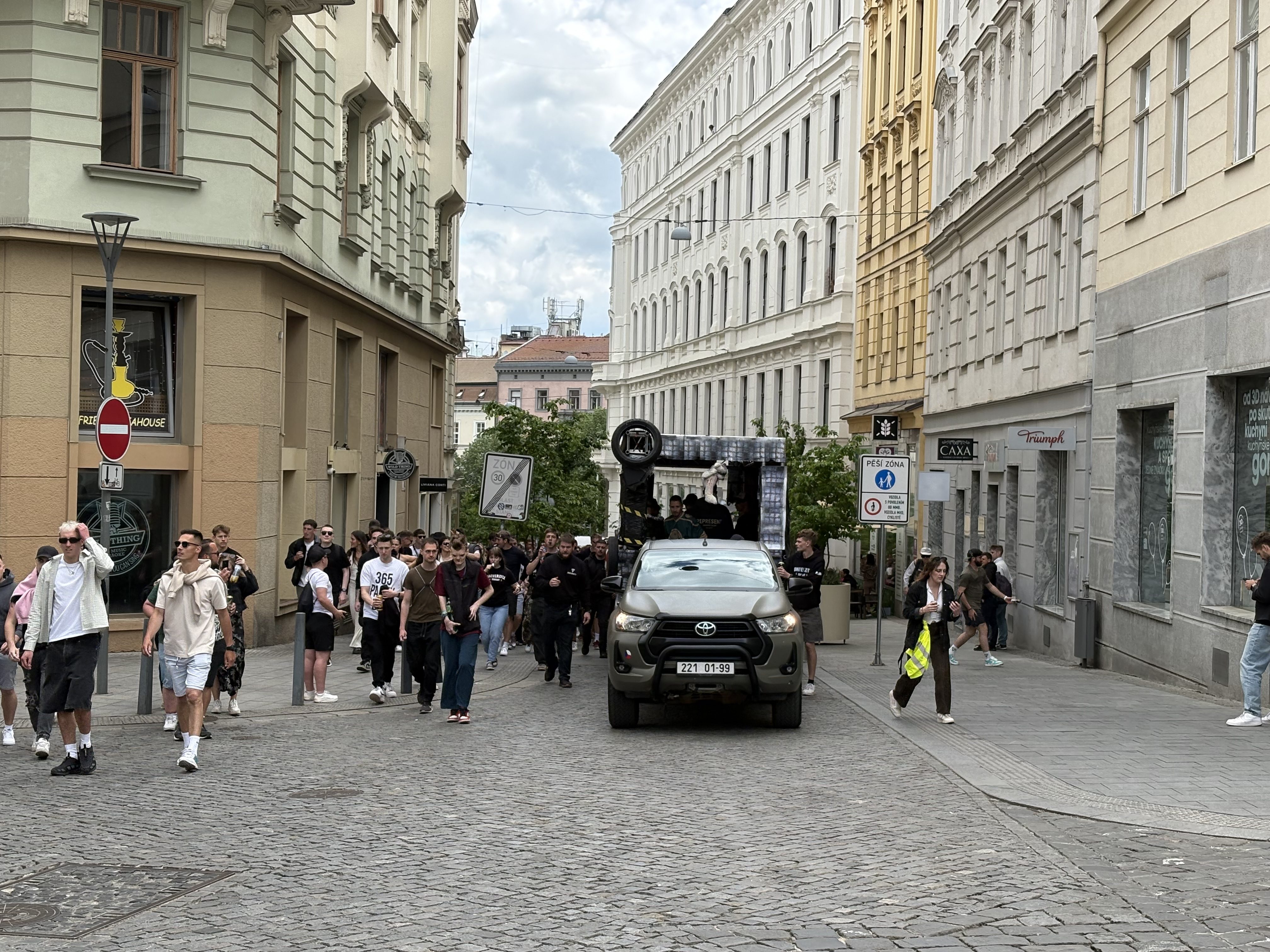 FOTO: V Brně propukly majálesové oslavy. Podívejte se na pestrý průvod