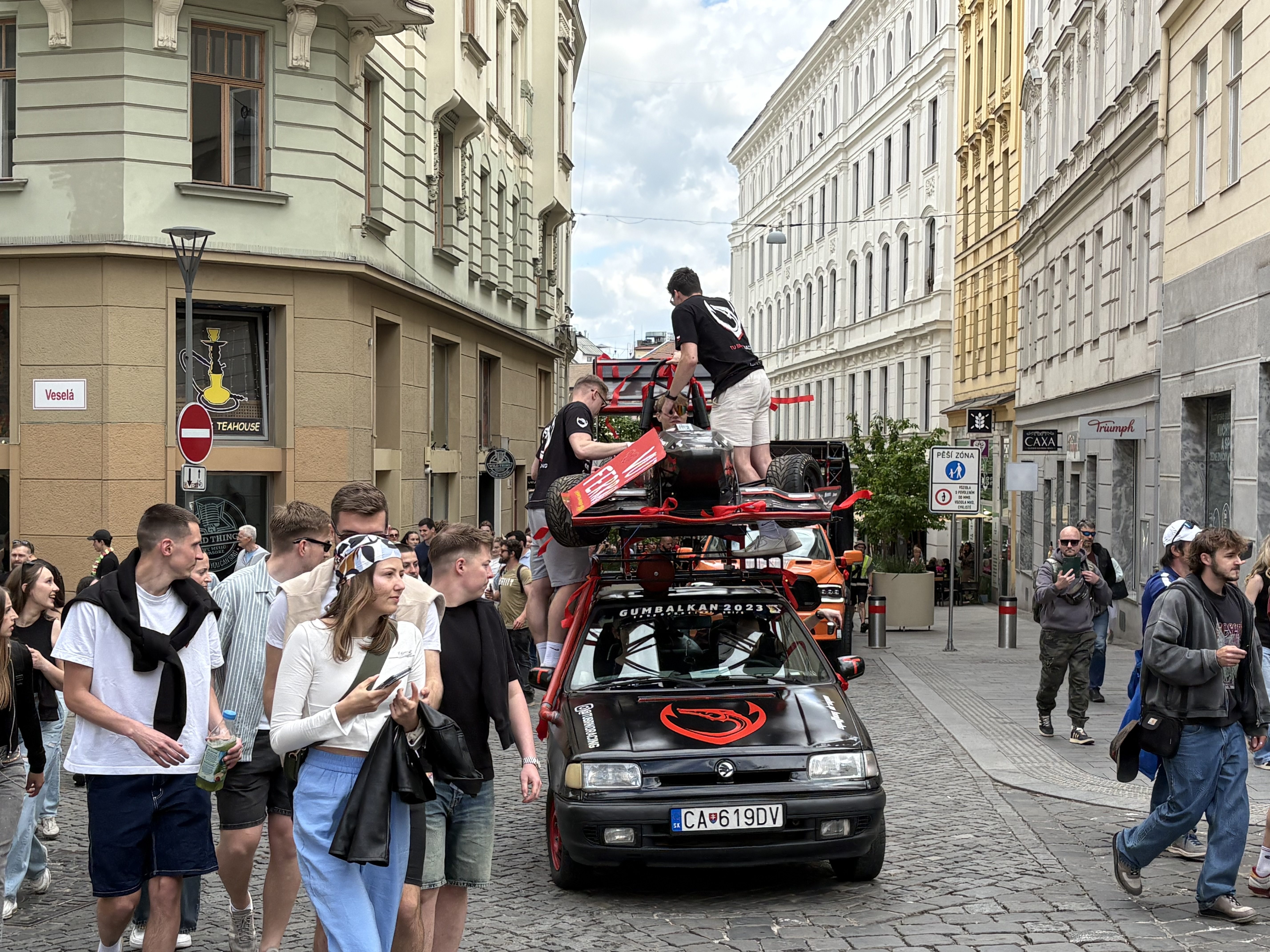FOTO: V Brně propukly majálesové oslavy. Podívejte se na pestrý průvod